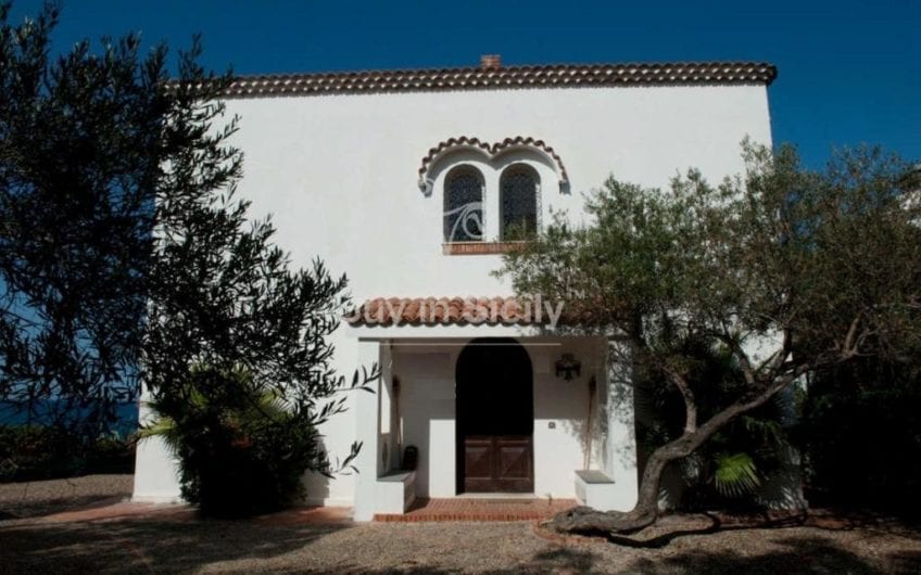 Villa on the beach | Cefalu’ | Sicily