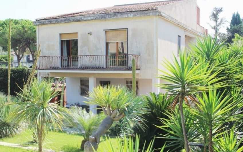 Villa in Fontane Bianche | For B&B | 400 m from the beach