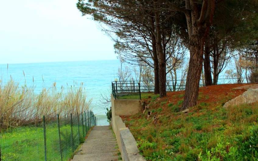 House on the beach | Private access to the sea | Messina