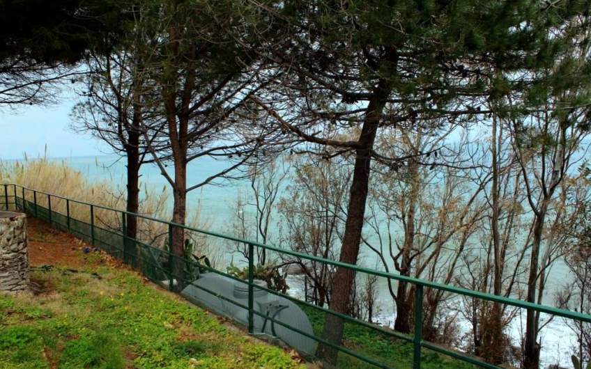 House on the beach | Private access to the sea | Messina