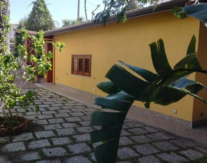 Single House with beautiful garden | Baia del Gambero