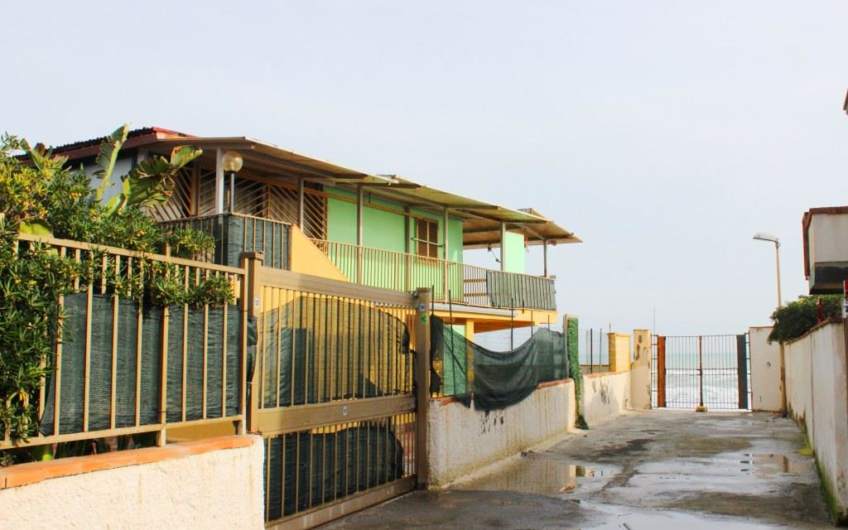 House on the beach for sale | Agnone Bagni