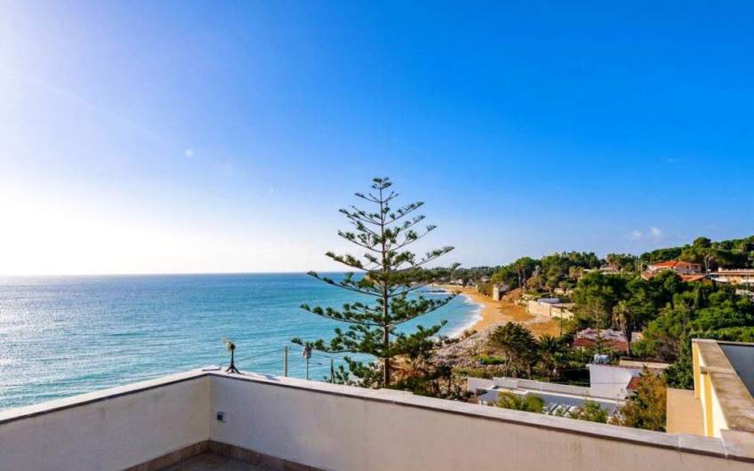 House for sale on the beach in Sicily | Pool | Seaview